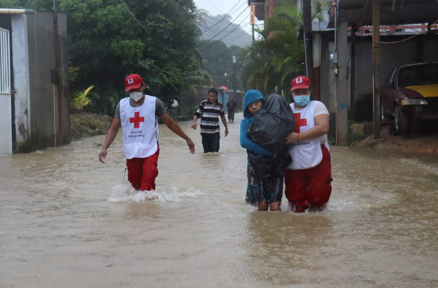 Miles de personas tuvieron que ser evacuadas de sus hogares debido a las inundaciones.