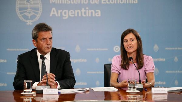 S&P rebaja calificación de deuda externa Argentina a raíz de las medidas de Massadfd