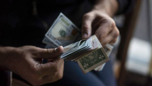 ¿Intervenir para frenar el dólar en Colombia? Alerta por lo que pasó en Argentina y Venezueladfd