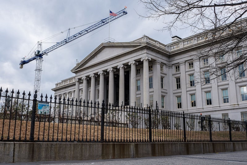 El Departamento del Tesoro de los Estados Unidos en Washington, D.C., EE. UU., el viernes 2 de enero de 2026. Los bonos del Tesoro de EE. UU. subieron en el primer día de negociación de 2026, lo que supuso un comienzo positivo tras registrar su mejor rendimiento anual en cinco años. El Departamento del Tesoro de los Estados Unidos en Washington, D.C., EE. UU., el viernes 2 de enero de 2026. Los bonos del Tesoro de EE. UU. subieron en el primer día de negociación de 2026, lo que supuso un comienzo positivo tras registrar su mejor rendimiento anual en cinco años.