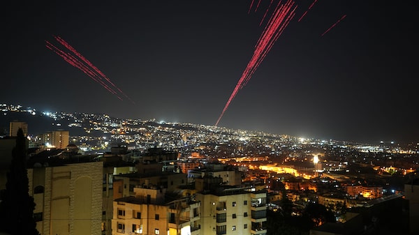 Irã diz que Ormuz está 'totalmente aberto’ após trégua entre Israel e Hezbollah Irã diz que Ormuz está 'totalmente aberto’ após trégua entre Israel e Hezbollah