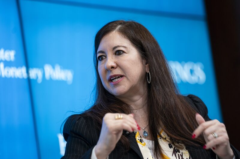 Adriana Kugler también describió el mercado laboral como estable. Adriana Kugler también describió el mercado laboral como estable.