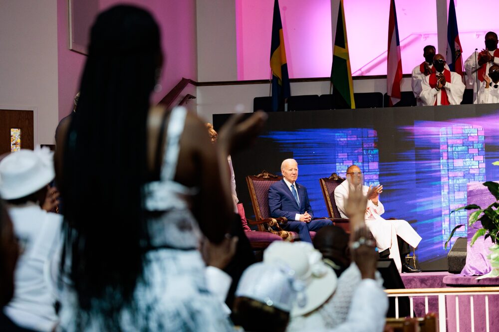 Joe Biden, en el centro, en la Iglesia Mt. Airy de Dios en Cristo en Filadelfia, Pensilvania, el 7 de julio. Foto: Hannah Beier/Bloomberg Joe Biden, en el centro, en la Iglesia Mt. Airy de Dios en Cristo en Filadelfia, Pensilvania, el 7 de julio. Foto: Hannah Beier/Bloomberg