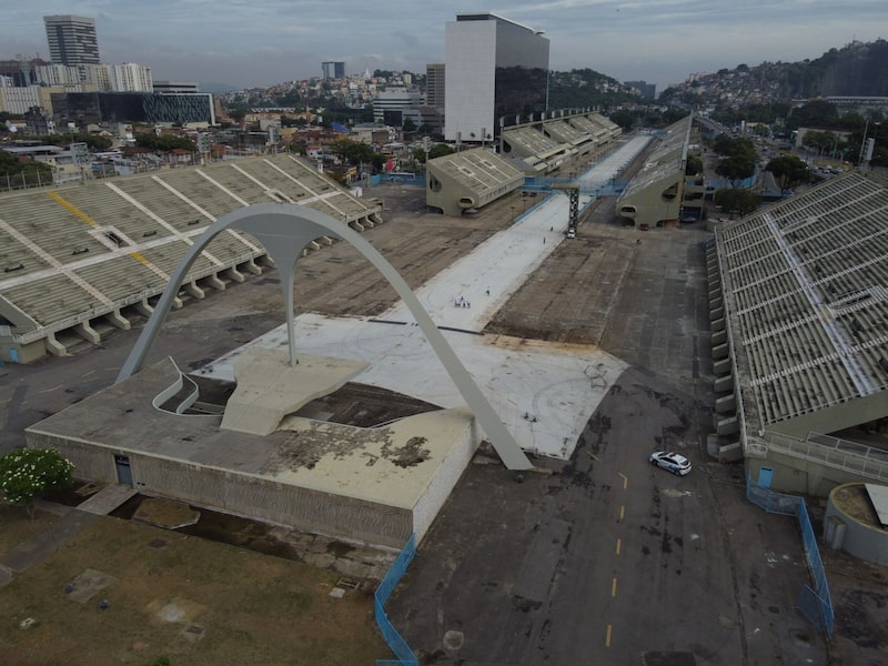 Escolas de Samba do Rio e de São Paulo não desfilarão nas datas oficiais de Carnaval neste ano Escolas de Samba do Rio e de São Paulo não desfilarão nas datas oficiais de Carnaval neste ano