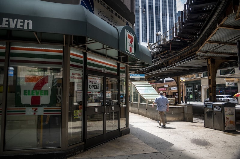 Loja da 7-Eleven em Chicago: dona da rede de lojas de conveniência está passando por uma ampla reestruturação Loja da 7-Eleven em Chicago: dona da rede de lojas de conveniência está passando por uma ampla reestruturação