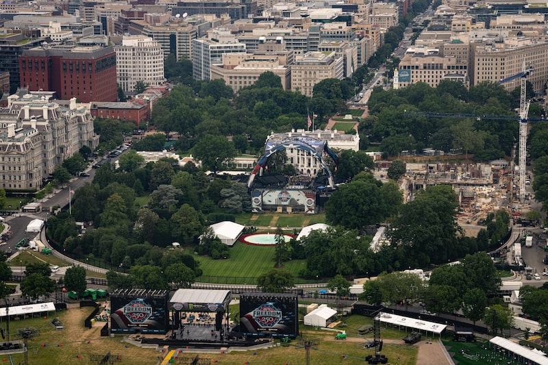 El octágono y la zona de aficionados en la Elipse, antes de una pelea de la UFC prevista en el Jardín Sur de la Casa Blanca, en Washington. Fuente: Bloomberg El octágono y la zona de aficionados en la Elipse, antes de una pelea de la UFC prevista en el Jardín Sur de la Casa Blanca, en Washington. Fuente: Bloomberg