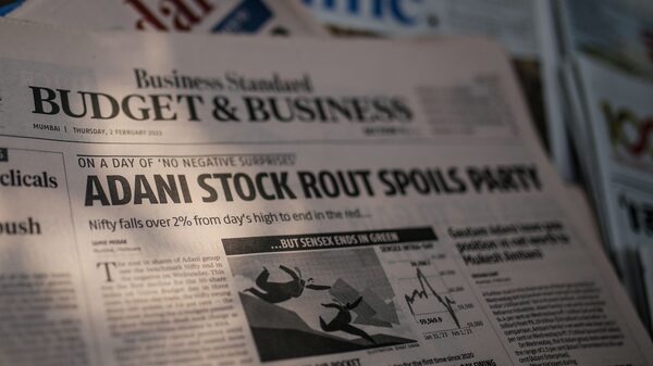 Se agrava la crisis de Adani: acciones caen US$108.000 millones y bonos se hunden Se agrava la crisis de Adani: acciones caen US$108.000 millones y bonos se hunden
