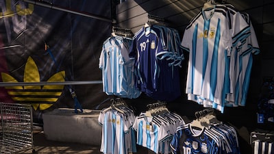 Rivalidade fora de campo: Argentina x Inglaterra reacende disputa pelas Malvinas Rivalidade fora de campo: Argentina x Inglaterra reacende disputa pelas Malvinas