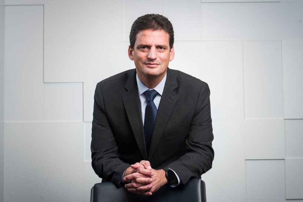 Pés no chão e olhar atento ao cenário macro Pés no chão e olhar atento ao cenário macro