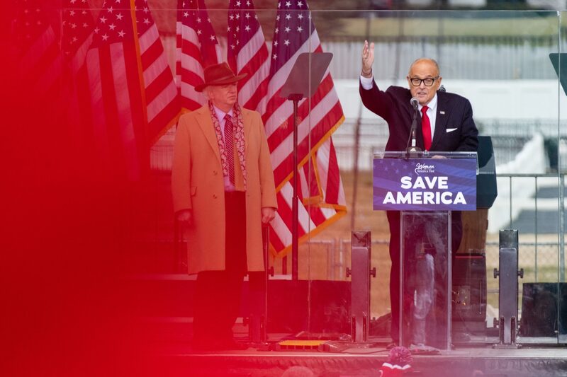 Rudy Giuliani, abogado personal del presidente de Estados Unidos, Donald Trump, durante un mitin cerca de la Casa Blanca en Washington, D.C., el miércoles 6 de enero de 2021. Rudy Giuliani, abogado personal del presidente de Estados Unidos, Donald Trump, durante un mitin cerca de la Casa Blanca en Washington, D.C., el miércoles 6 de enero de 2021.