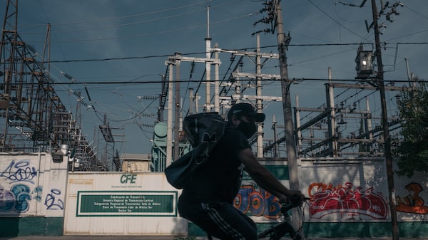 Robo de electricidad, el problema multimillonario al que México le sigue la corriente cada año Robo de electricidad, el problema multimillonario al que México le sigue la corriente cada año