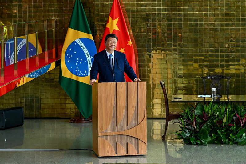 Líder chinês foi recebido pelo presidente brasileiro, Lula, em Brasília (Foto: Ton Molina/Bloomberg) Líder chinês foi recebido pelo presidente brasileiro, Lula, em Brasília (Foto: Ton Molina/Bloomberg)
