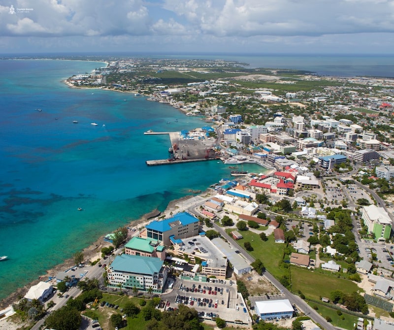 Panorámica de Islas Caimán, un territorio británico de ultramar en el Caribe. Panorámica de Islas Caimán, un territorio británico de ultramar en el Caribe.