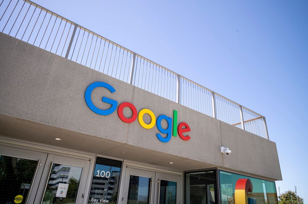 Google controla más del 90% del negocio de anuncios en búsquedas, pero podría caer al 60% en cinco años. Google controla más del 90% del negocio de anuncios en búsquedas, pero podría caer al 60% en cinco años.