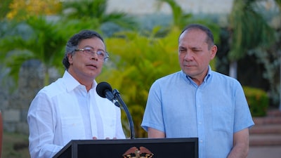 Petro intenta frenar ola de alzas tras shock por aumento del salario mínimo Petro intenta frenar ola de alzas tras shock por aumento del salario mínimo