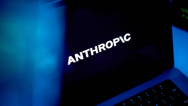 EUA suspendem restrições de acesso internacional ao modelo de IA Fable 5 da Anthropic EUA suspendem restrições de acesso internacional ao modelo de IA Fable 5 da Anthropic