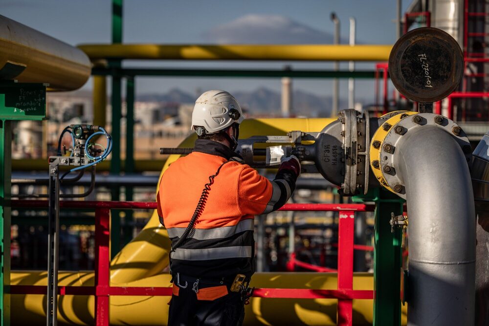 Las acciones de Repsol retrocedieron más de 1,4% ante rumores de que la OPEP+ evalúa incrementar su producción de crudo a partir de noviembre. Las acciones de Repsol retrocedieron más de 1,4% ante rumores de que la OPEP+ evalúa incrementar su producción de crudo a partir de noviembre.