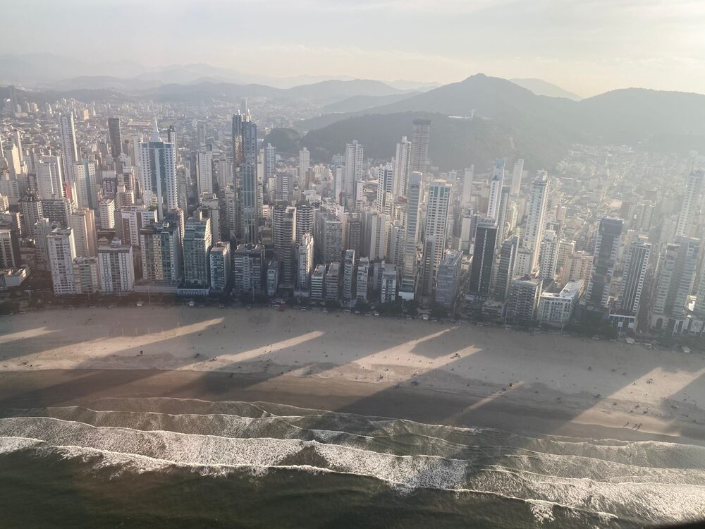 Orla de Balneário Camboriú (SC) vista de helicóptero Orla de Balneário Camboriú (SC) vista de helicóptero