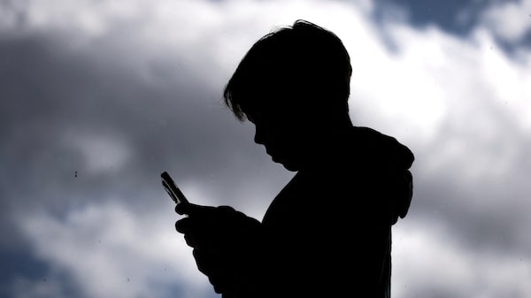 La salud mental de los niños puede afectarse por el uso que sus padres dan a los smartphones: estudio La salud mental de los niños puede afectarse por el uso que sus padres dan a los smartphones: estudio