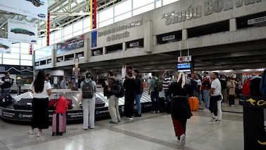 De volta ao ar: aeroporto da Venezuela ganha vida com recuperação econômica pós-Maduro De volta ao ar: aeroporto da Venezuela ganha vida com recuperação econômica pós-Maduro