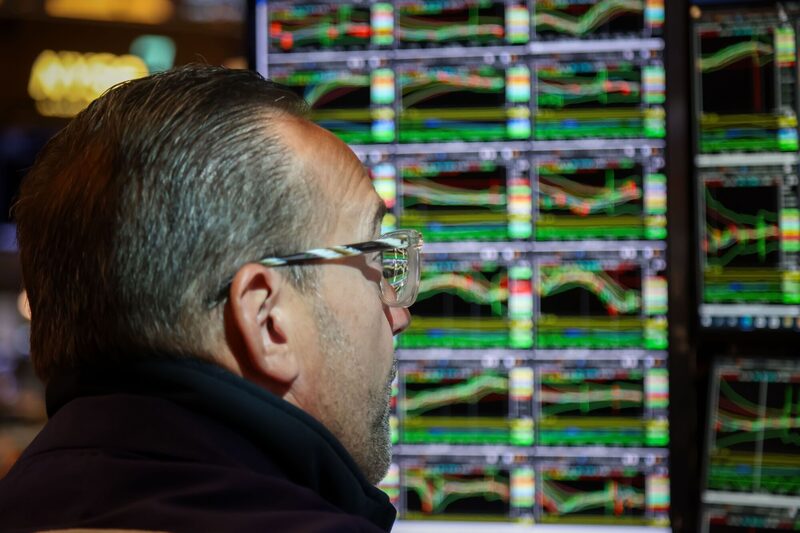 El índice de Bloomberg del dólar cayó por tercer día consecutivo, encaminándose hacia su cierre más bajo desde julio de 2023, debido a la débil demanda de activos estadounidenses. El índice de Bloomberg del dólar cayó por tercer día consecutivo, encaminándose hacia su cierre más bajo desde julio de 2023, debido a la débil demanda de activos estadounidenses.