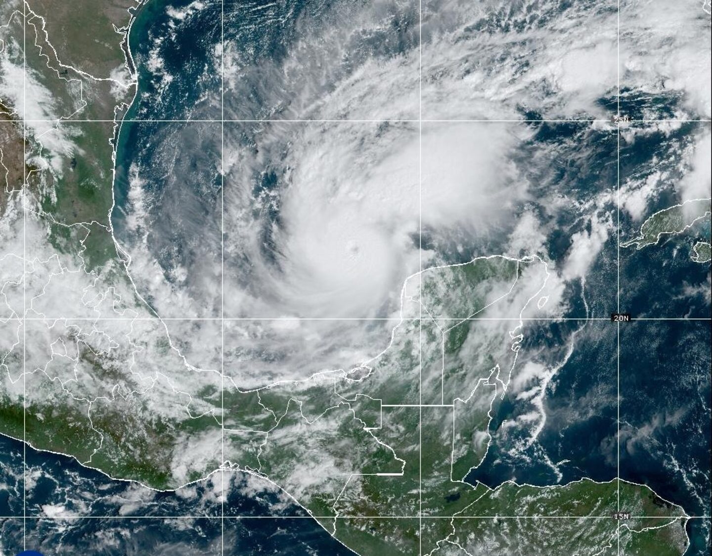 El huracán Erick avanza tierra adentro sobre el sur de México, informaron autoridades. El huracán Erick avanza tierra adentro sobre el sur de México, informaron autoridades.