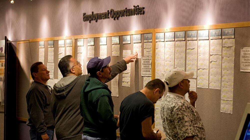 Las empresas de EE.UU. eliminaron 32.000 empleos en septiembre tras ajuste de datos, señaló la encuesta ADP. Las empresas de EE.UU. eliminaron 32.000 empleos en septiembre tras ajuste de datos, señaló la encuesta ADP.