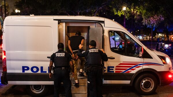 Trump firma órdenes para poner fin a la fianza sin efectivo en EE.UU. Trump firma órdenes para poner fin a la fianza sin efectivo en EE.UU.