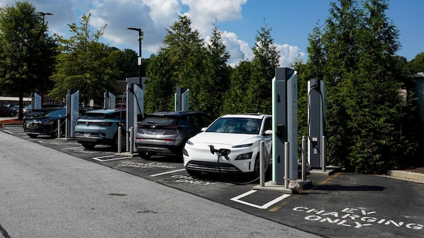 Transición a vehículos eléctricos se desarrolla lentamente, luego de golpe Transición a vehículos eléctricos se desarrolla lentamente, luego de golpe