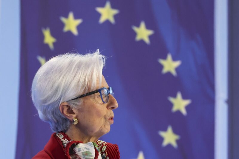 Compromisso de levar a inflação de volta a 2% no médio prazo “não é negociável”. Compromisso de levar a inflação de volta a 2% no médio prazo “não é negociável”.