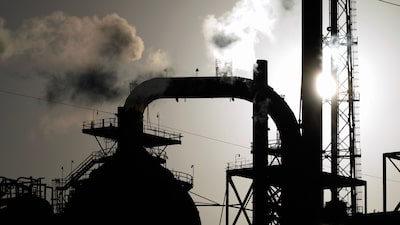 Dudas sobre el acuerdo entre Irán y Omán para reabrir Ormuz impulsan al petróleo Dudas sobre el acuerdo entre Irán y Omán para reabrir Ormuz impulsan al petróleo