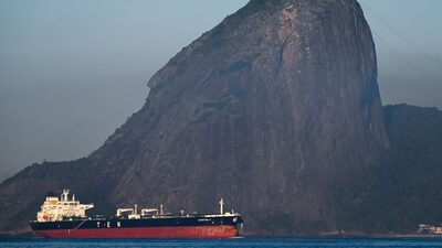 Segunda onda tarifária de Trump amplia temor sobre demanda no mercado de petróleo Segunda onda tarifária de Trump amplia temor sobre demanda no mercado de petróleo