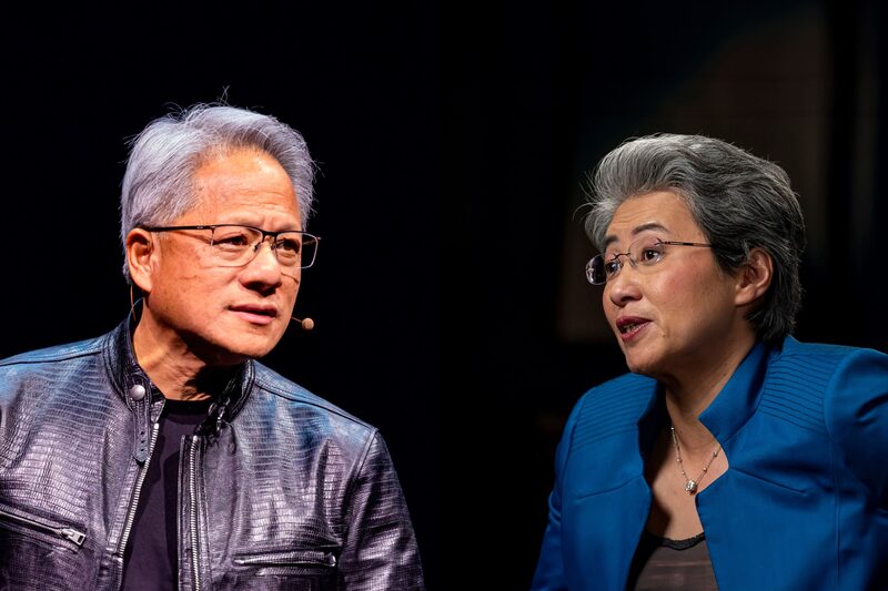 Jensen Huang, CEO da Nvidia, e Lisa Su, CEO da AMD: nascidos em Taiwan, ambos lideram empresas que estão na vanguarda do mercado de chips para IA (Foto: Bloomberg com montagem Bloomberg Línea) Jensen Huang, CEO da Nvidia, e Lisa Su, CEO da AMD: nascidos em Taiwan, ambos lideram empresas que estão na vanguarda do mercado de chips para IA (Foto: Bloomberg com montagem Bloomberg Línea)