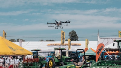 Robôs, drones e tratores sem motorista inauguram uma nova era na agricultura Robôs, drones e tratores sem motorista inauguram uma nova era na agricultura