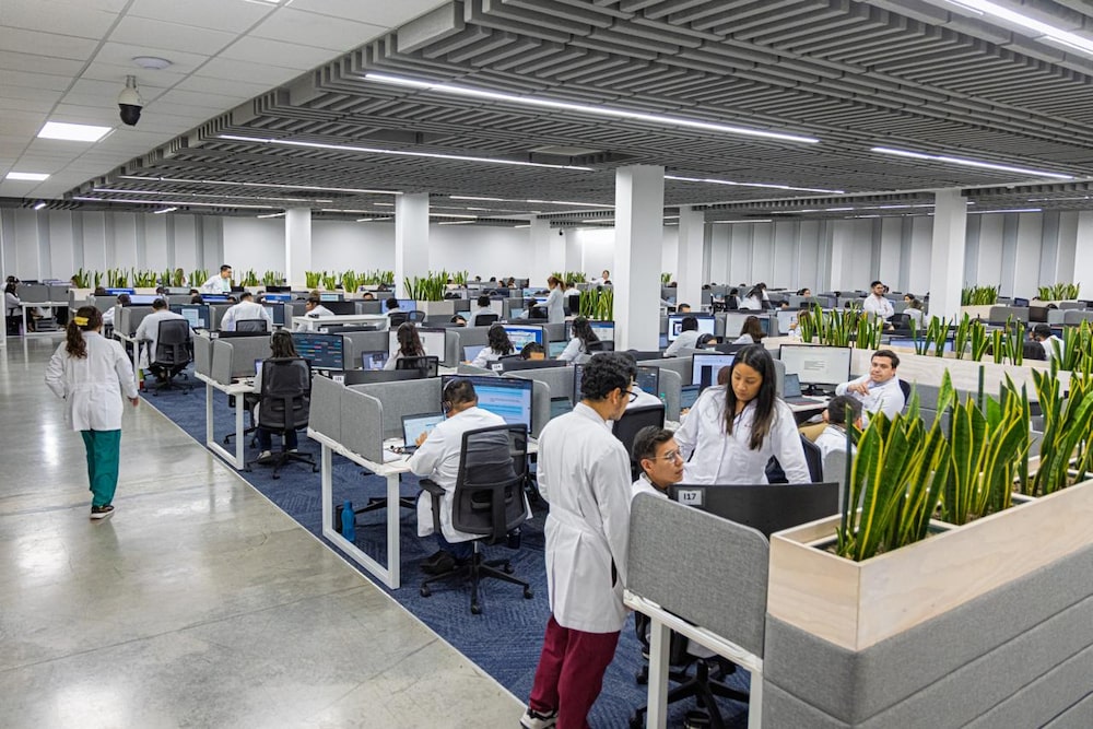 El personal que atiende el sistema de atención médica digital DoctorSV. El personal que atiende el sistema de atención médica digital DoctorSV.