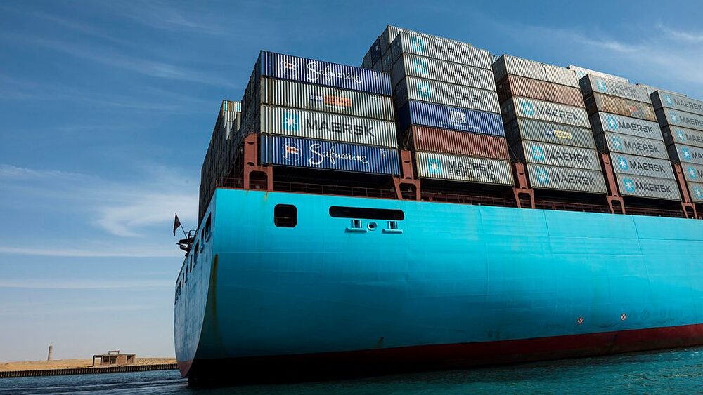 El portacontenedores Ebba Maersk, operado por A.P. Moeller-Maersk A/S, sale del puerto de Suez y se dirige hacia el Mar Rojo tras atravesar el Canal de Suez en Suez, Egipto, el sábado 6 de abril de 2013. El portacontenedores Ebba Maersk, operado por A.P. Moeller-Maersk A/S, sale del puerto de Suez y se dirige hacia el Mar Rojo tras atravesar el Canal de Suez en Suez, Egipto, el sábado 6 de abril de 2013.