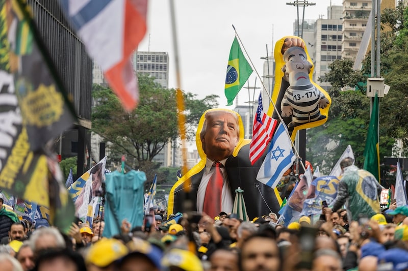 América Latina se aproxima de Trump, mas ajuda militar dos EUA tem queda recorde América Latina se aproxima de Trump, mas ajuda militar dos EUA tem queda recorde