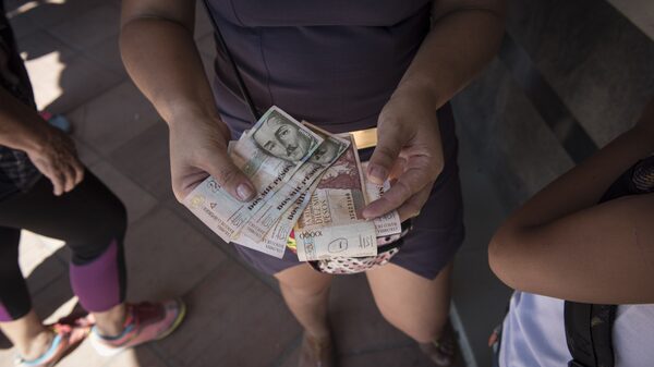 Venezuela se enfrenta a una nueva brecha entre el dólar paralelo y el oficial Venezuela se enfrenta a una nueva brecha entre el dólar paralelo y el oficial