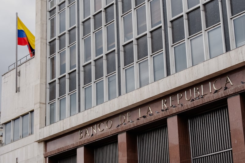 Fachada del Banco de la República en Bogotá, Colombia. Fachada del Banco de la República en Bogotá, Colombia.
