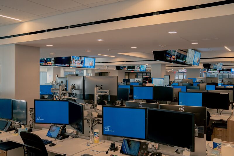 El ritmo de las ofertas públicas iniciales (OPI) y las fusiones a gran escala se detuvo en las últimas semanas cuando la invasión rusa de Ucrania sumió en el caos a los mercados y las economías más grandes. El ritmo de las ofertas públicas iniciales (OPI) y las fusiones a gran escala se detuvo en las últimas semanas cuando la invasión rusa de Ucrania sumió en el caos a los mercados y las economías más grandes.