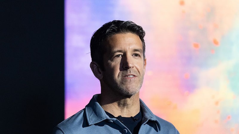 Troca de CEO na Apple reforça foco em hardware em detrimento da corrida global por IA Troca de CEO na Apple reforça foco em hardware em detrimento da corrida global por IA