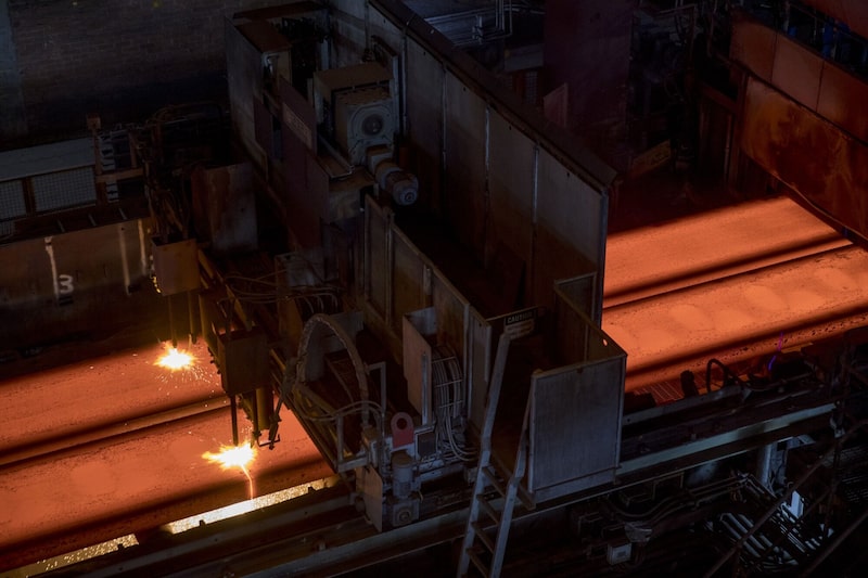 Os futuros da matéria-prima siderúrgica caíram até 3,6% em Singapura nesta segunda-feira (26) Os futuros da matéria-prima siderúrgica caíram até 3,6% em Singapura nesta segunda-feira (26)