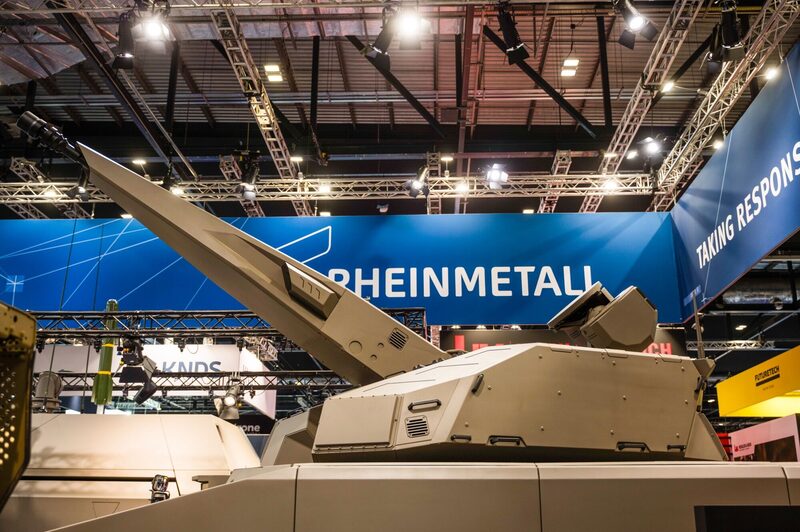 Un sistema de defensa aérea Lynx KF41 Skyranger 35 sobre una plataforma con orugas en el stand de Rheinmetall AG en la feria Defence and Security Equipment International (DSEI) 2025 celebrada en Londres. Un sistema de defensa aérea Lynx KF41 Skyranger 35 sobre una plataforma con orugas en el stand de Rheinmetall AG en la feria Defence and Security Equipment International (DSEI) 2025 celebrada en Londres.