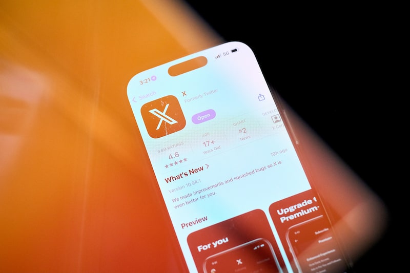 X desde la tienda de aplicación en un dispositivo móvil. X desde la tienda de aplicación en un dispositivo móvil.