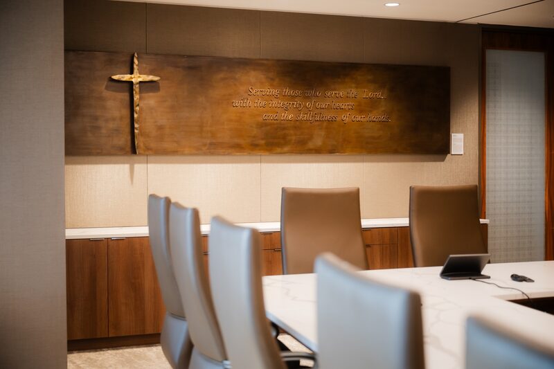 Un salmo en el muro de las oficinas de Guidestone en Dallas Un salmo en el muro de las oficinas de Guidestone en Dallas