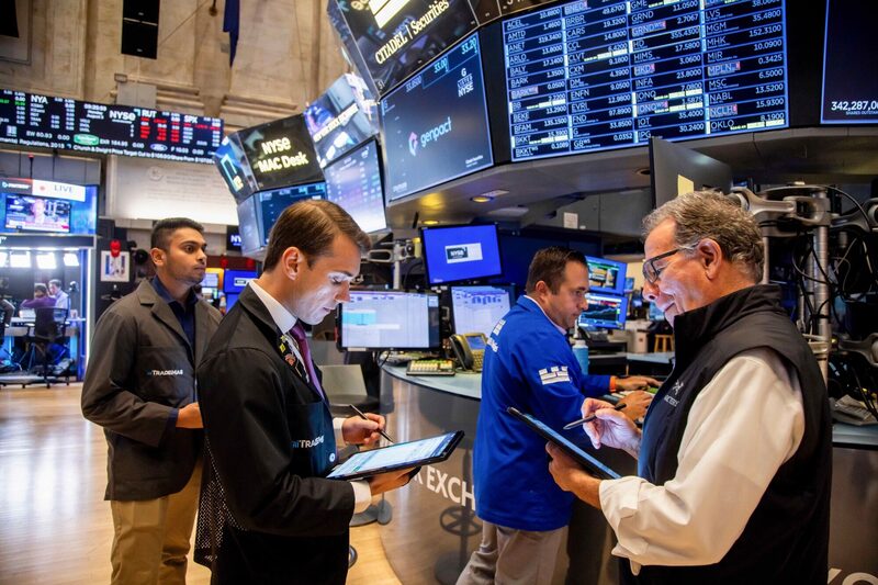 Operadores de Wall Street mantienen la mirada puesta en la economía. Operadores de Wall Street mantienen la mirada puesta en la economía.