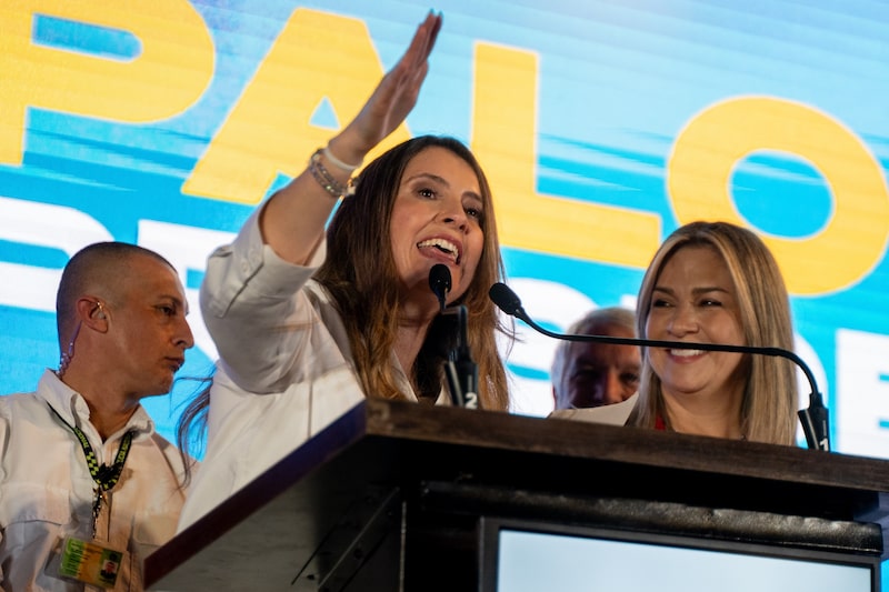 En la imagen, Paloma Valencia, candidata del opositor Centro Democrático, quien había pasado desapercibida, ahora es vista con mayores probabilidades de enfrentarse al izquierdista Iván Cepeda en una segunda vuelta. Fotografía Natalia Angarita/Bloomberg En la imagen, Paloma Valencia, candidata del opositor Centro Democrático, quien había pasado desapercibida, ahora es vista con mayores probabilidades de enfrentarse al izquierdista Iván Cepeda en una segunda vuelta. Fotografía Natalia Angarita/Bloomberg