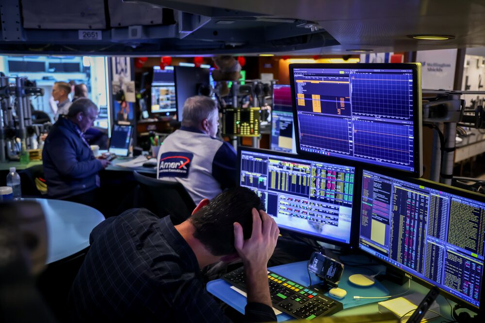Traders On The Floor Of The New York Stock Exchange As S&P 500 Holds At Record Traders On The Floor Of The New York Stock Exchange As S&P 500 Holds At Record