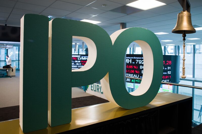 Queda mais acentuada foi observada nos EUA, onde apenas US$ 3,2 bilhões foram levantados em 2023 Queda mais acentuada foi observada nos EUA, onde apenas US$ 3,2 bilhões foram levantados em 2023