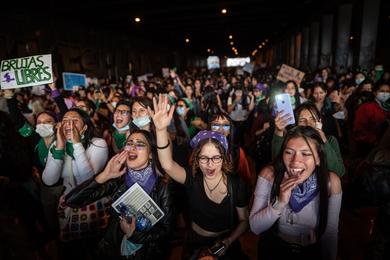 Según la firma de selección y de gestión de talento Page Executive, en la actualidad las mujeres en Colombia tienen una participación de solo el 30% en cargos de alta dirección y cerca de un 45% en roles de primera línea como vicepresidencias y gerencias. Según la firma de selección y de gestión de talento Page Executive, en la actualidad las mujeres en Colombia tienen una participación de solo el 30% en cargos de alta dirección y cerca de un 45% en roles de primera línea como vicepresidencias y gerencias.